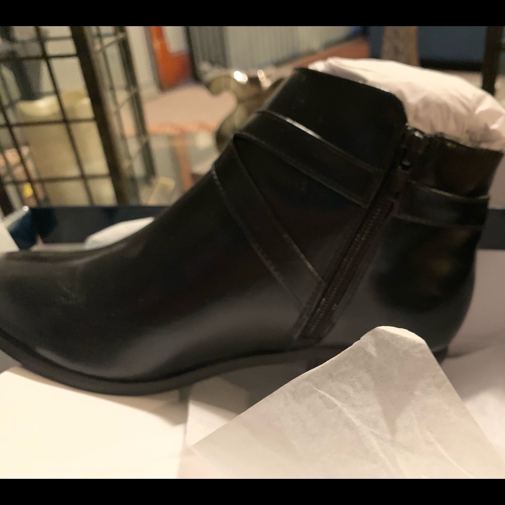 Black boots women’s size 5.5